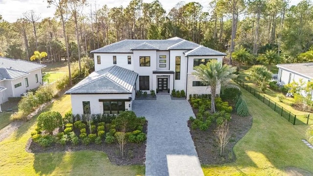 15820 Pendio Drive, MONTVERDE