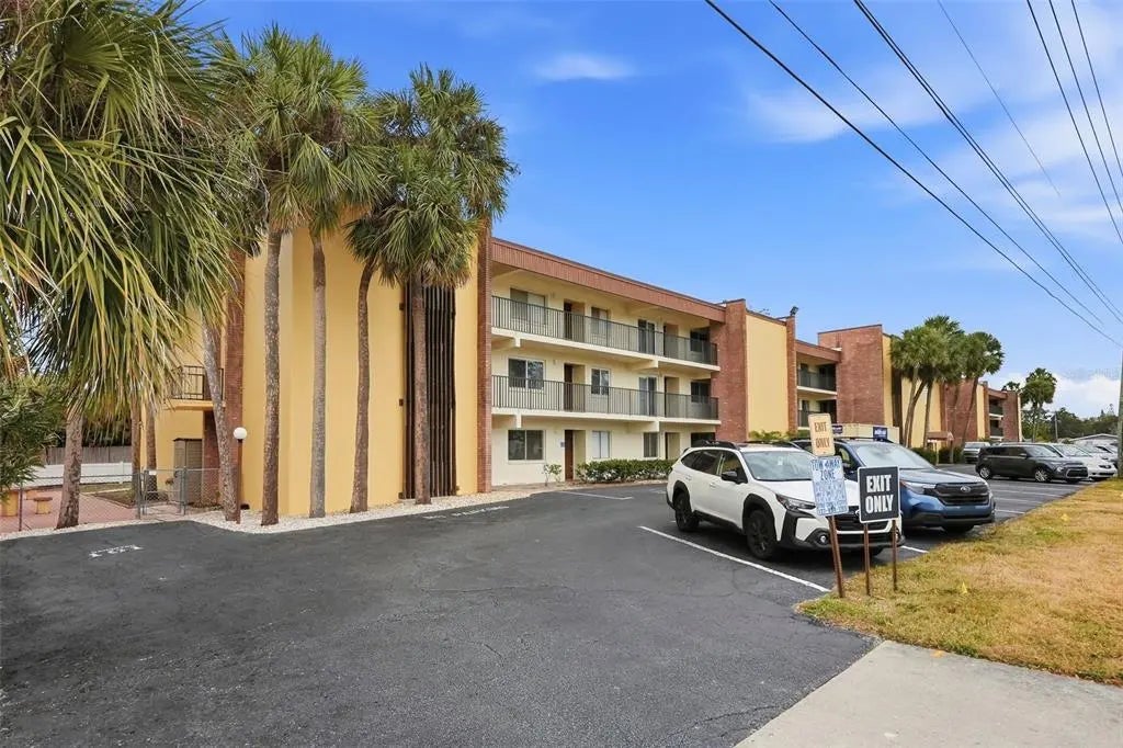 4435 1st Street Ne 205, ST PETERSBURG