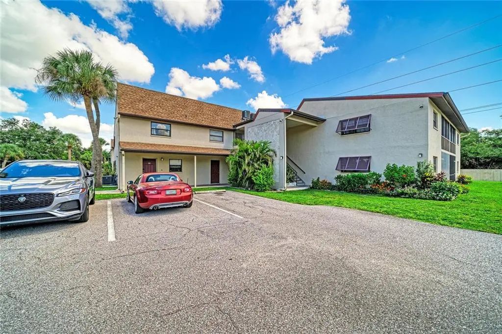 7237 Cloister Drive 207, SARASOTA