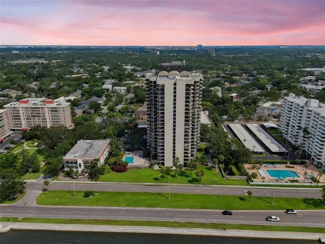 2413 Bayshore Boulevard 703, TAMPA