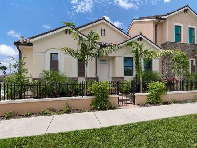 938 E Venice Avenue, VENICE