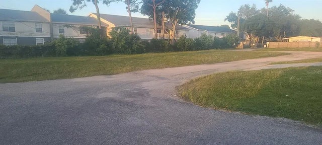 300 Starkey Road, LARGO