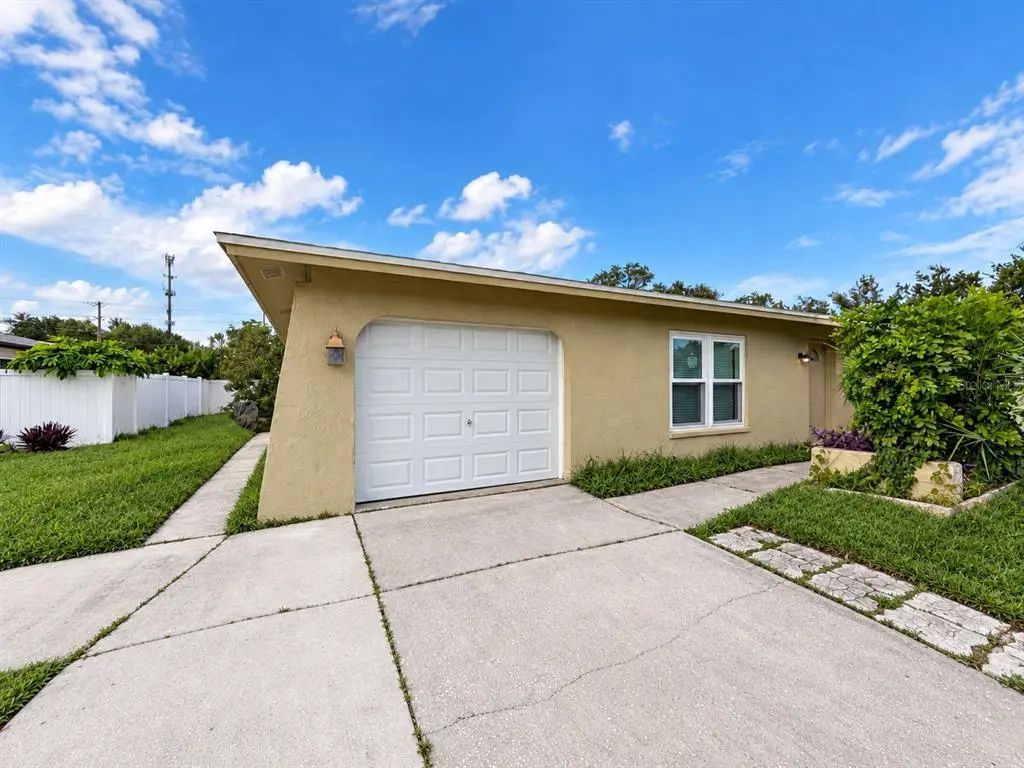 902 W Shannon Court, VENICE