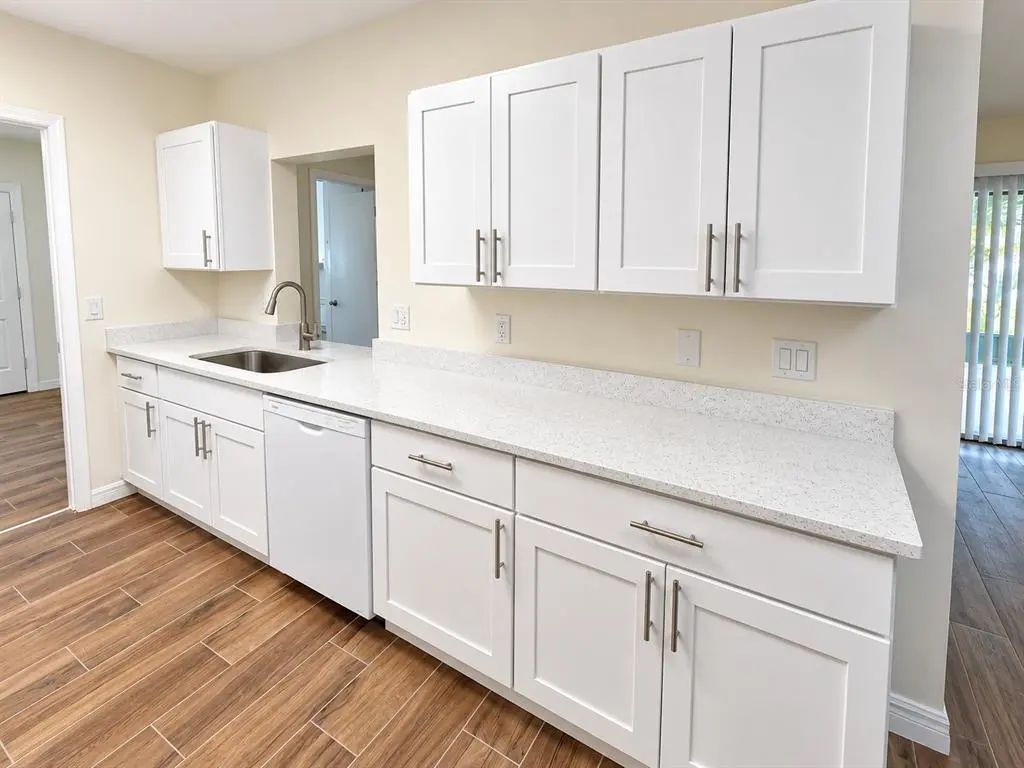 11 of 31 - 902 W Shannon Court, VENICE, FL