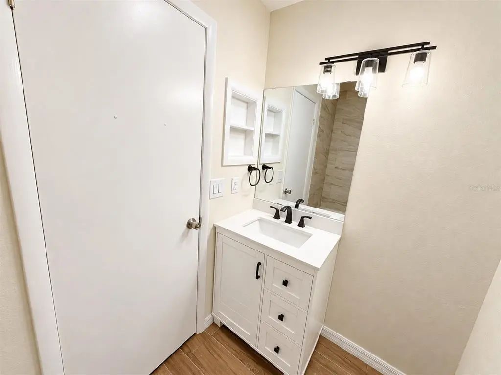 17 of 31 - 902 W Shannon Court, VENICE, FL