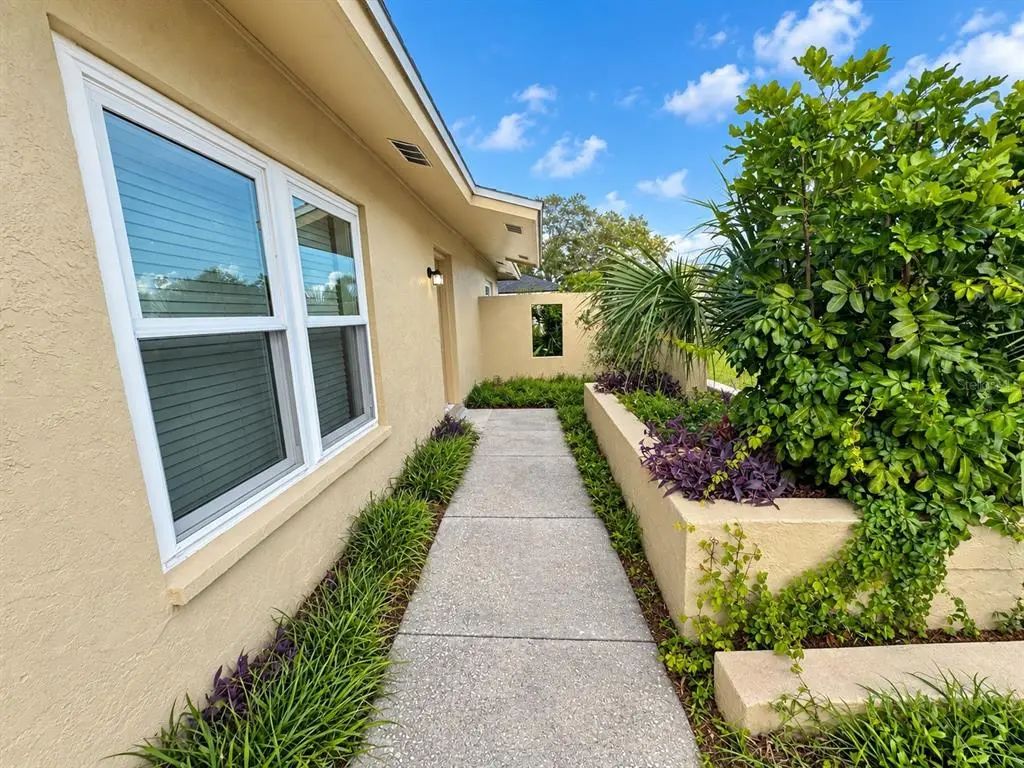 3 of 31 - 902 W Shannon Court, VENICE, FL