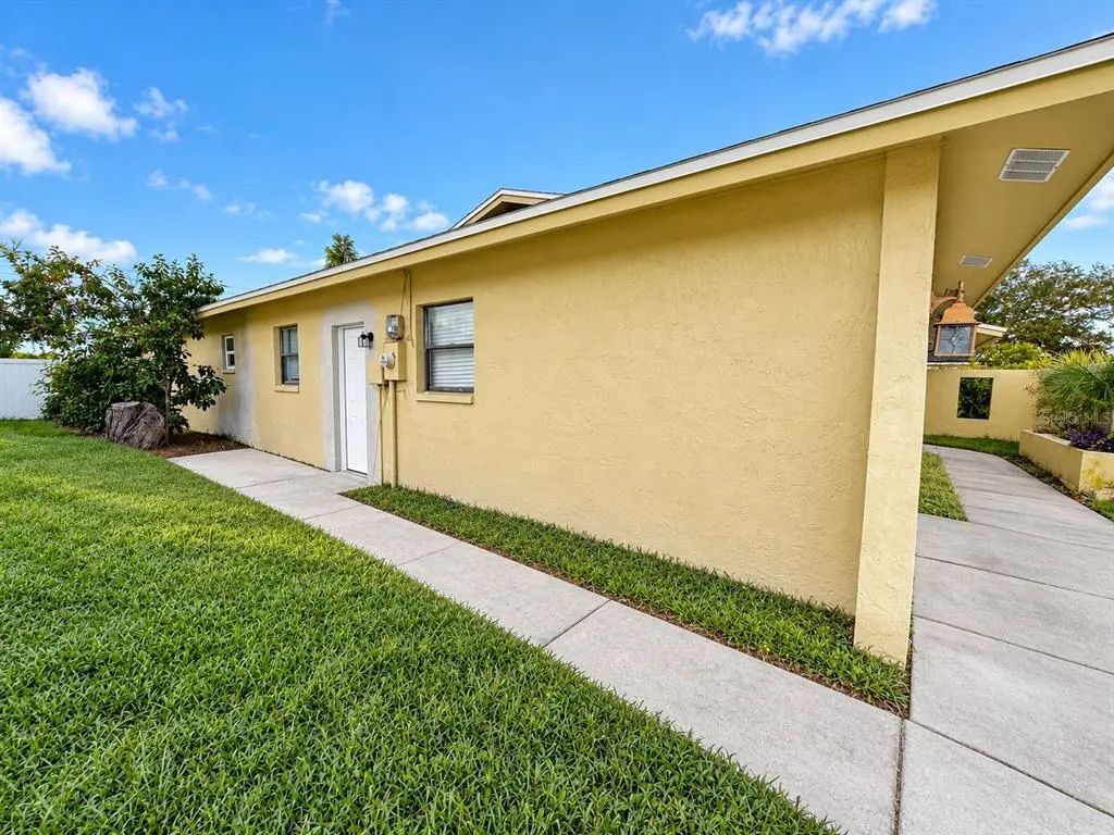 4 of 31 - 902 W Shannon Court, VENICE, FL