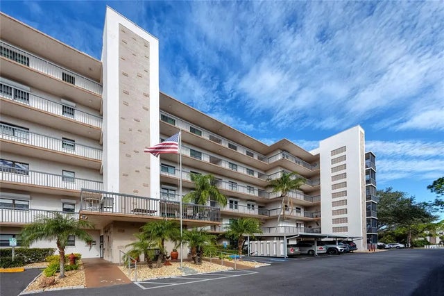 8186 Terrace Garden Drive N 101, ST PETERSBURG