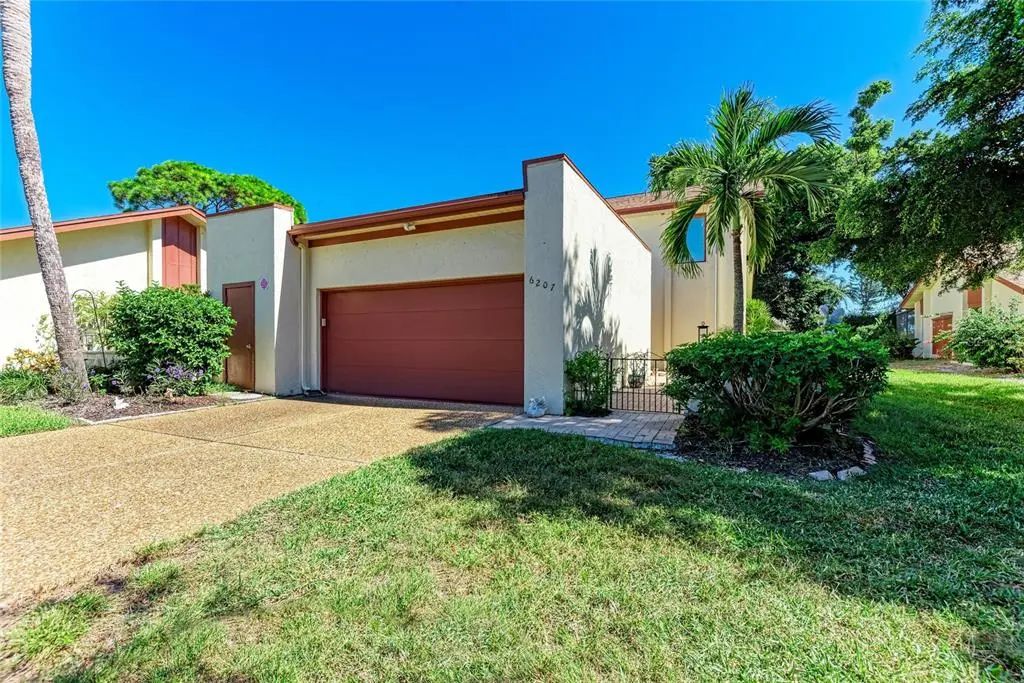 6207 Courtside Drive 23, BRADENTON