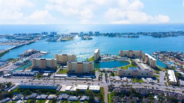 4725 Cove Circle 207, ST PETERSBURG