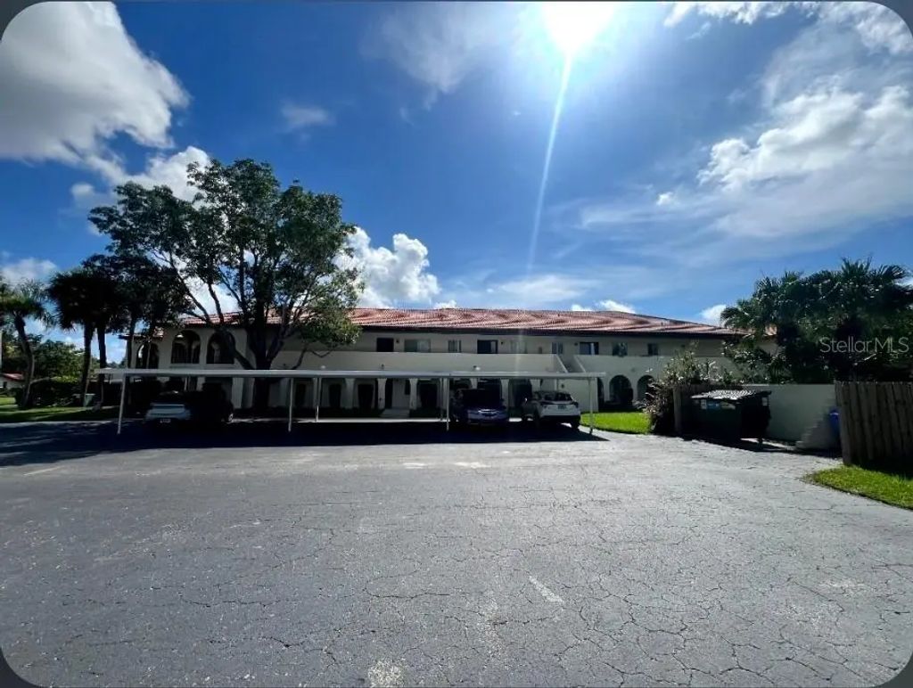 3670 Pinecrest Street 111, SARASOTA