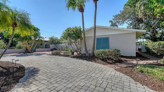3530 Flores Avenue, SARASOTA
