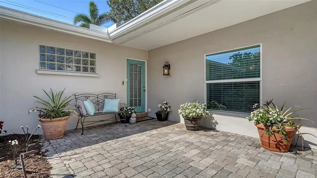 3530 Flores Avenue, SARASOTA