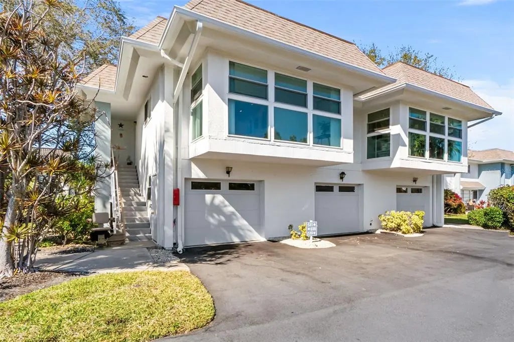 531 Sutton Place, LONGBOAT KEY