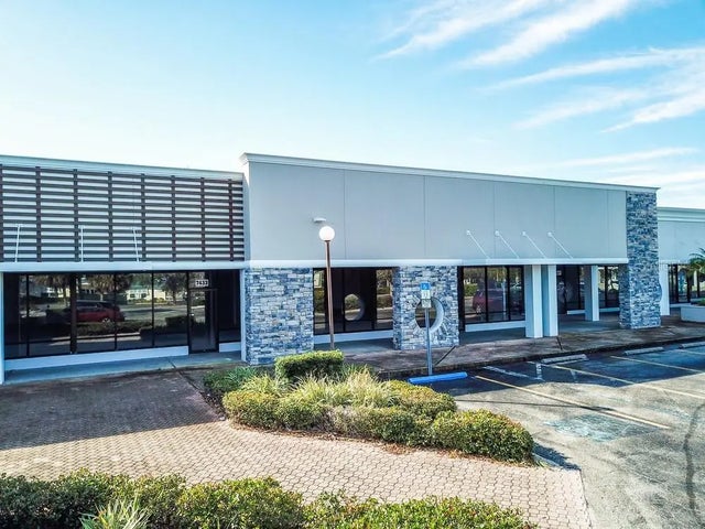 7421 Manatee Avenue W 7439, BRADENTON