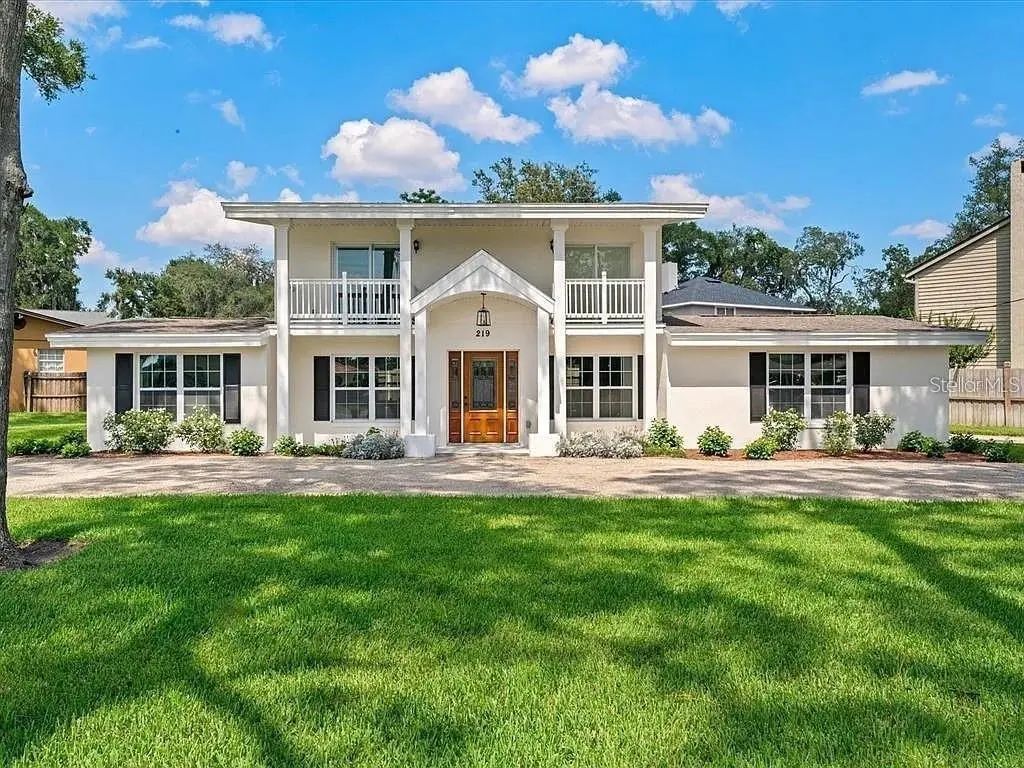 219 Nob Hill Circle, LONGWOOD