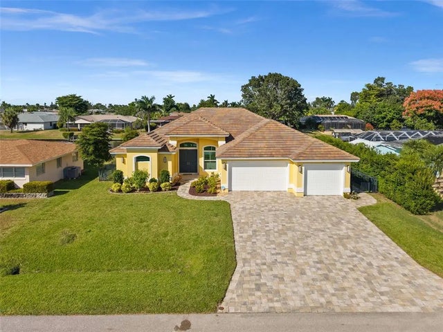 211 Se 37th Lane, CAPE CORAL