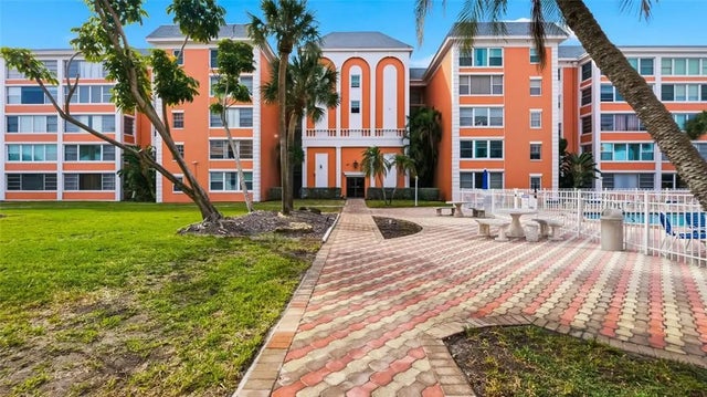 6960 20th Ave N 109, ST PETERSBURG