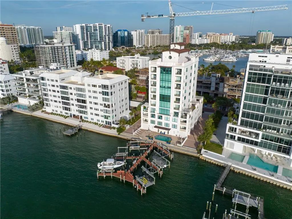 258 Golden Gate Point 701, SARASOTA