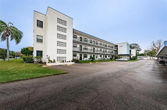 5969 Terrace Park Drive N 304, ST PETERSBURG