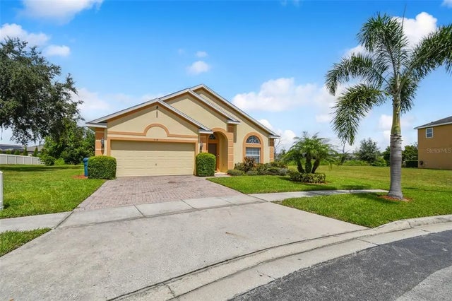 908 Andalusia Loop, DAVENPORT