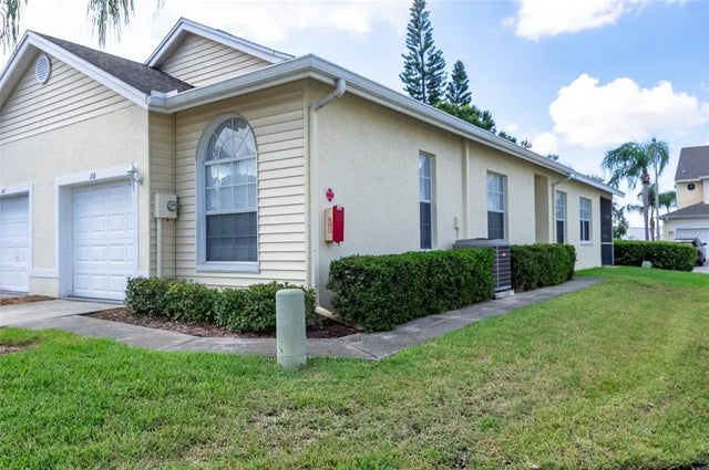 1050 Starkey Road 208, LARGO
