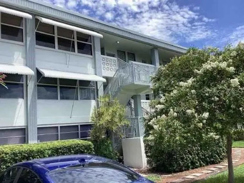 445 32nd Avenue N W104, ST. PETERSBURG