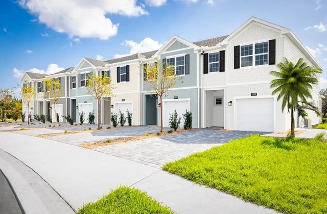 1277 Pineywood Field Drive, DAVENPORT
