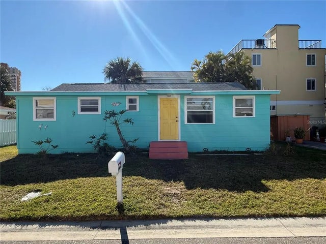 18104 2nd Street E, REDINGTON SHORES