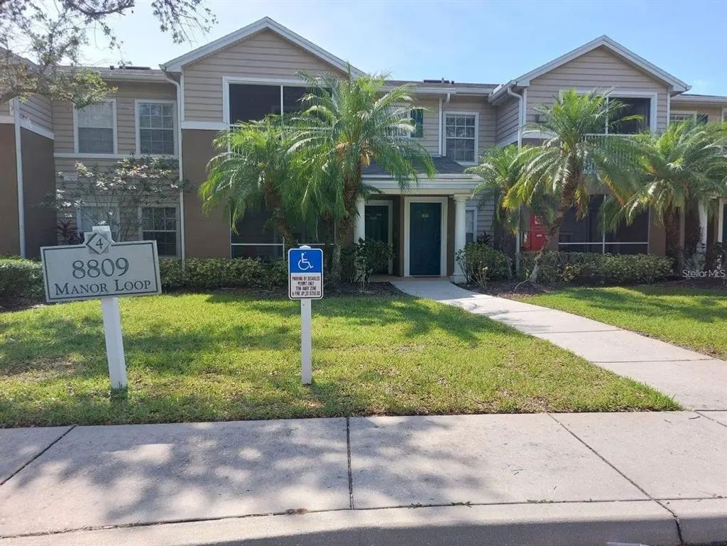 8809 Manor Loop 203, BRADENTON
