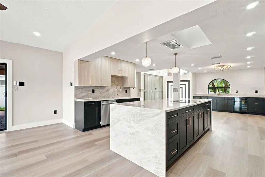 18 of 73 - 15918 Redington Drive, REDINGTON BEACH, FL