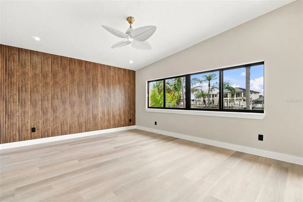 27 of 73 - 15918 Redington Drive, REDINGTON BEACH, FL