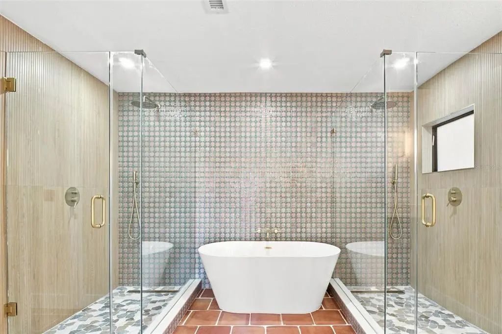 32 of 73 - 15918 Redington Drive, REDINGTON BEACH, FL