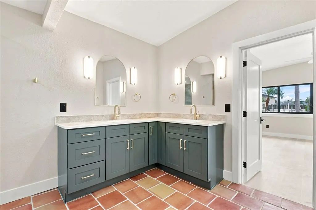 33 of 73 - 15918 Redington Drive, REDINGTON BEACH, FL