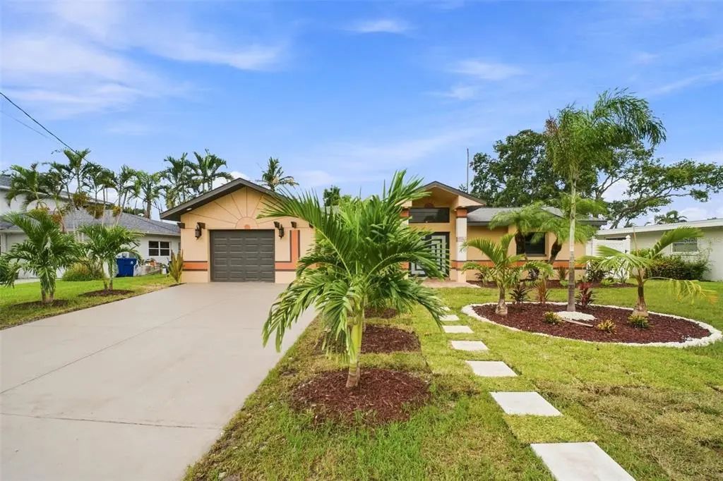 4 of 73 - 15918 Redington Drive, REDINGTON BEACH, FL