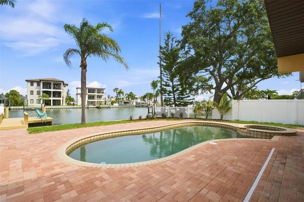 51 of 73 - 15918 Redington Drive, REDINGTON BEACH, FL