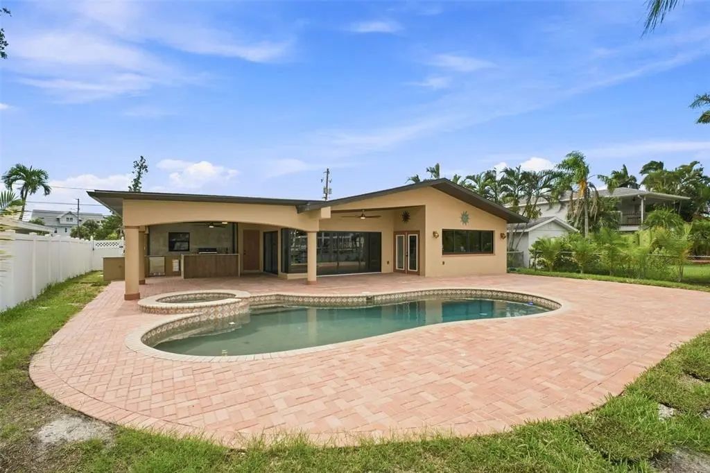 52 of 73 - 15918 Redington Drive, REDINGTON BEACH, FL