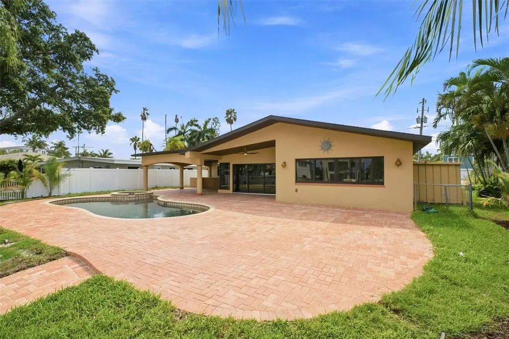54 of 73 - 15918 Redington Drive, REDINGTON BEACH, FL