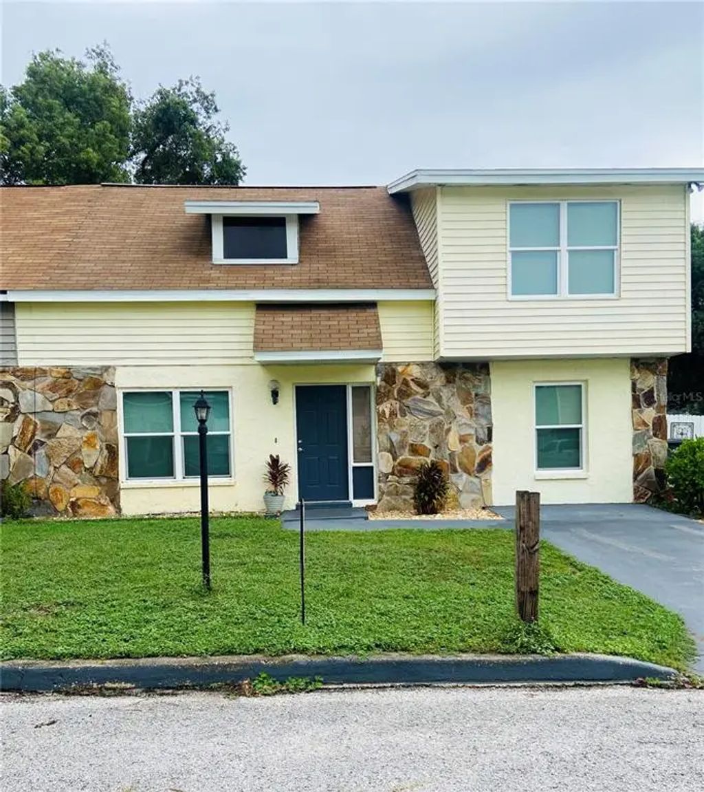 721 Gasparino Court, SEFFNER
