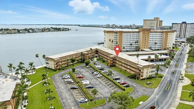 5020 Brittany Drive S 322, ST PETERSBURG