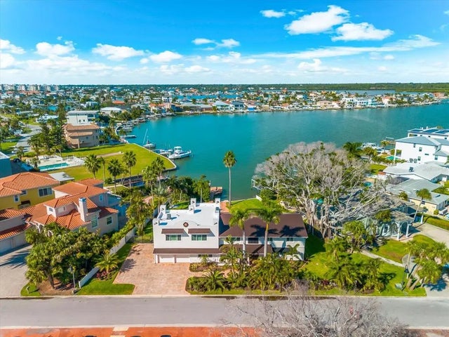 16895 1st Street E, NORTH REDINGTON BEACH