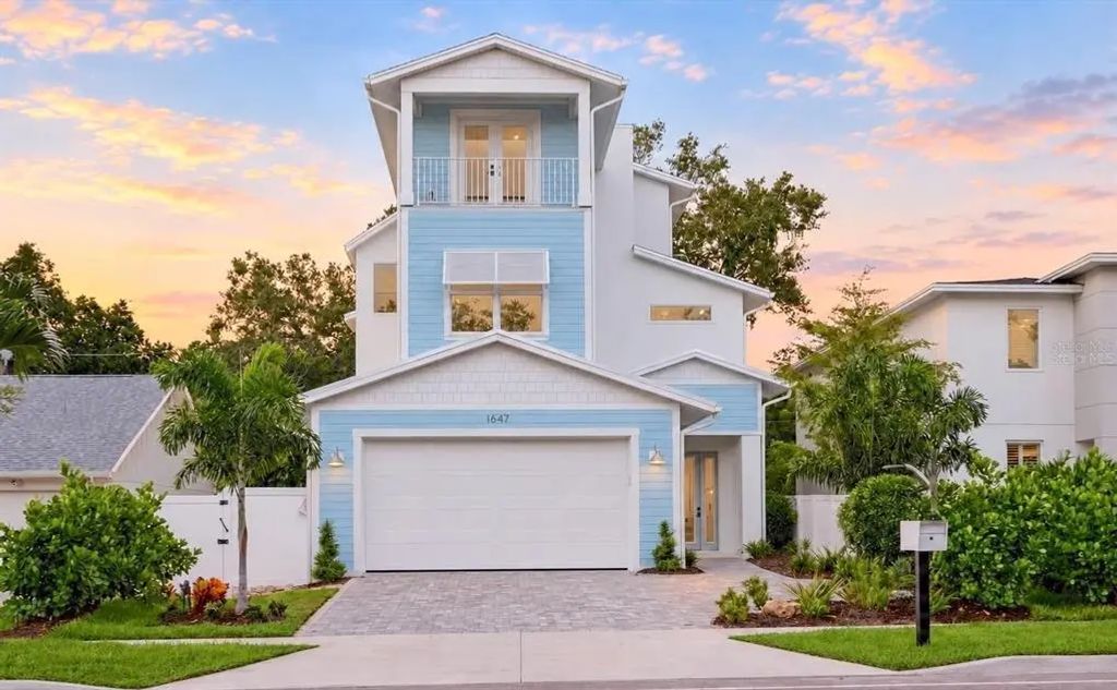 1647 Siesta Drive, SARASOTA