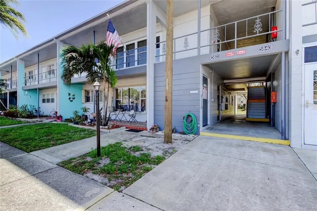 5820 43rd Terrace N 1406, ST PETERSBURG