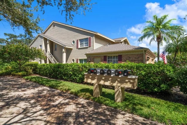 75 Pelican Place, BELLEAIR