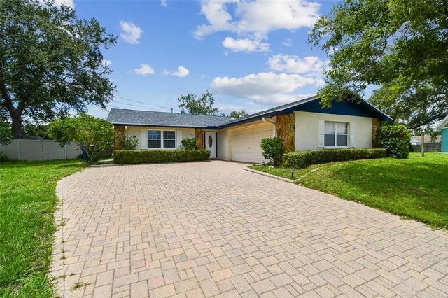 1071 Lexington Court, LARGO