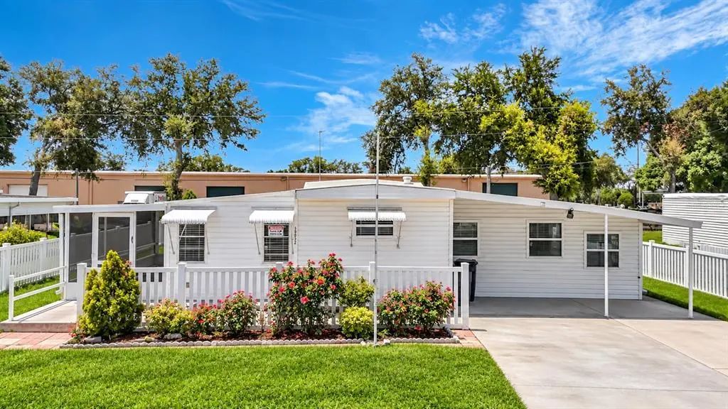 39032 Ola Avenue, ZEPHYRHILLS