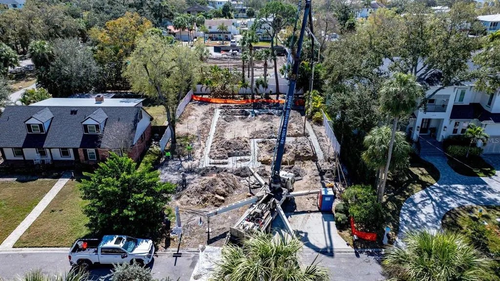 4906 W Estrella Street, TAMPA