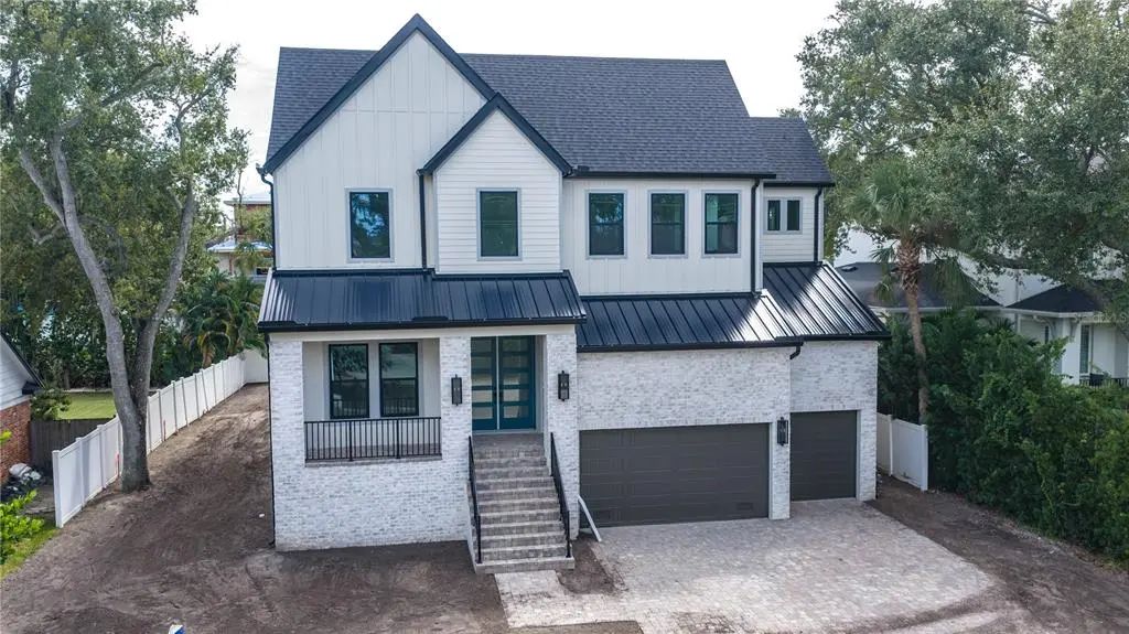 4906 W Estrella Street, TAMPA