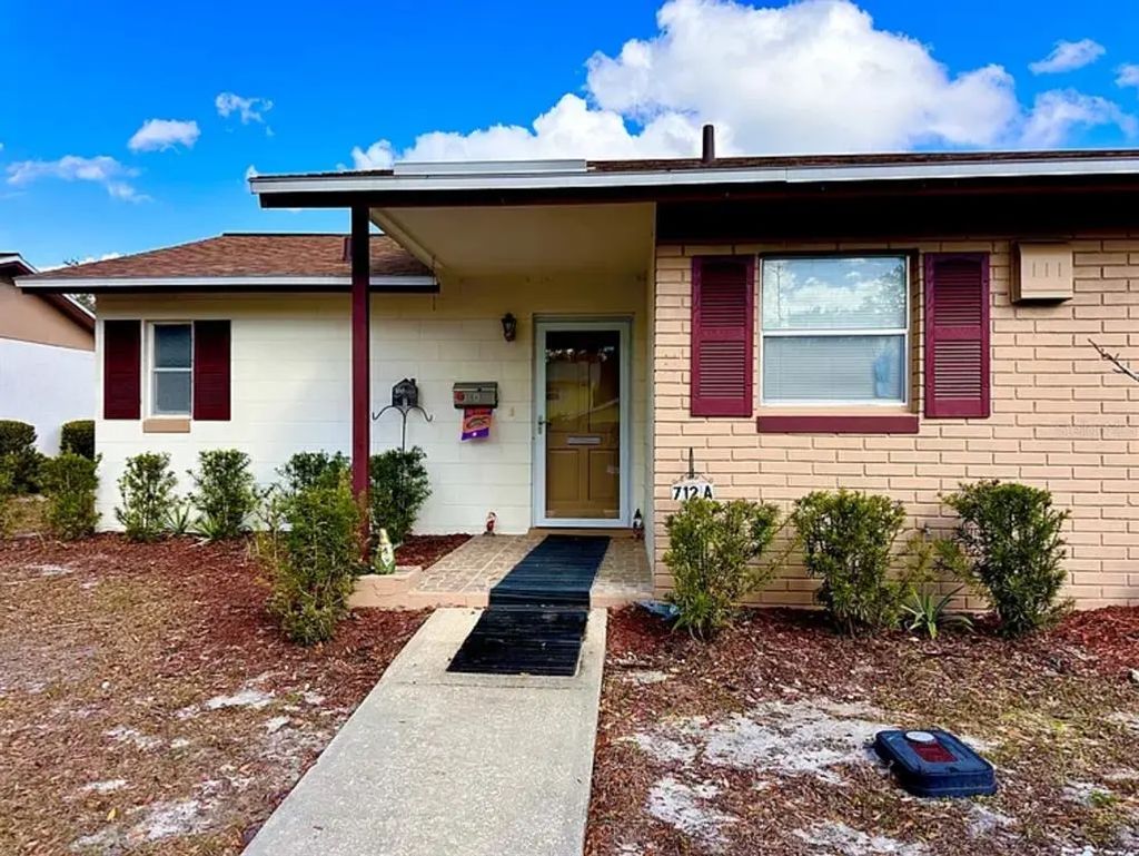 712 E Arizona Avenue A, DELAND