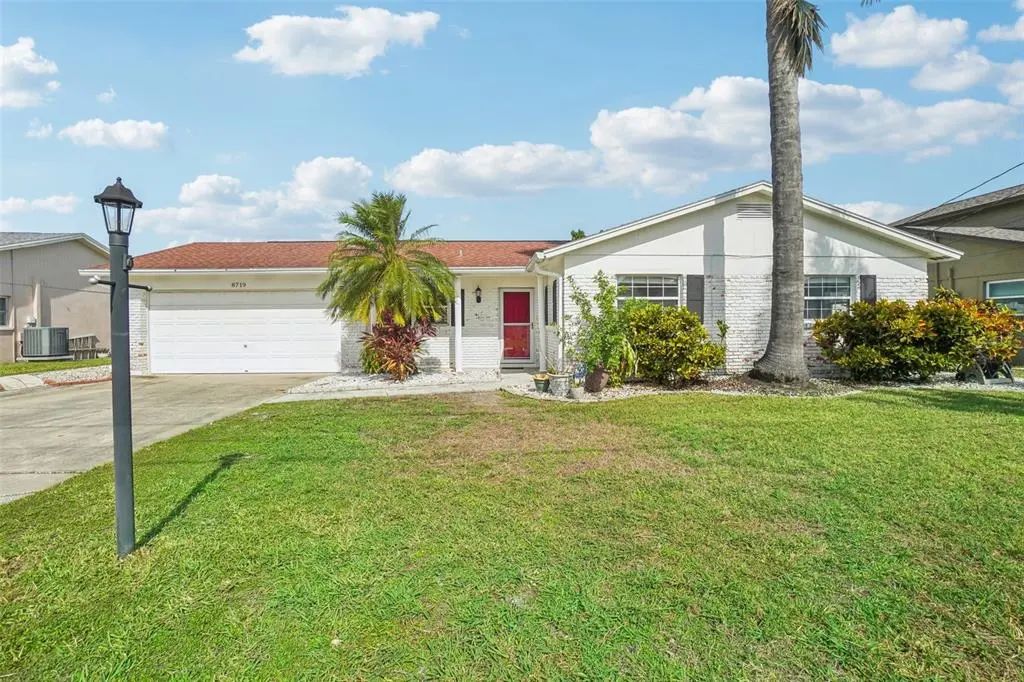 8719 Hickorywood Lane, TAMPA